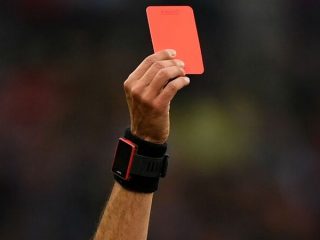 thẻ đỏ trong bóng đá là gì