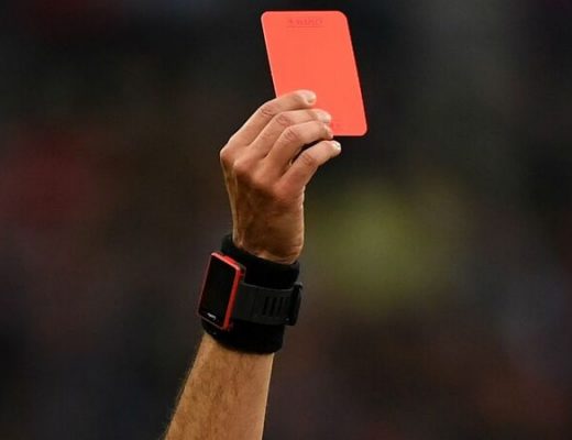 thẻ đỏ trong bóng đá là gì